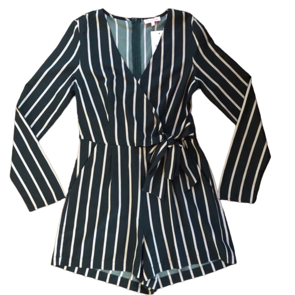 NWT re named Bow Knot Design Striped Romper (CdlG)